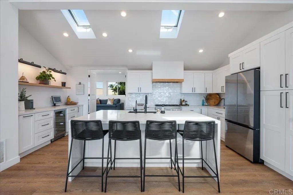 1875 Parliament Drive