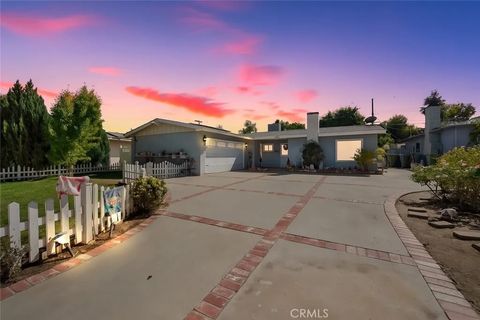 Photo of 20242 Gresham Street, Winnetka, CA 91306 (MLS # SR25241824)