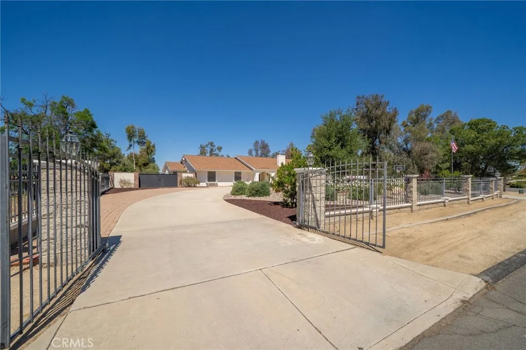 16639 Fox Glen