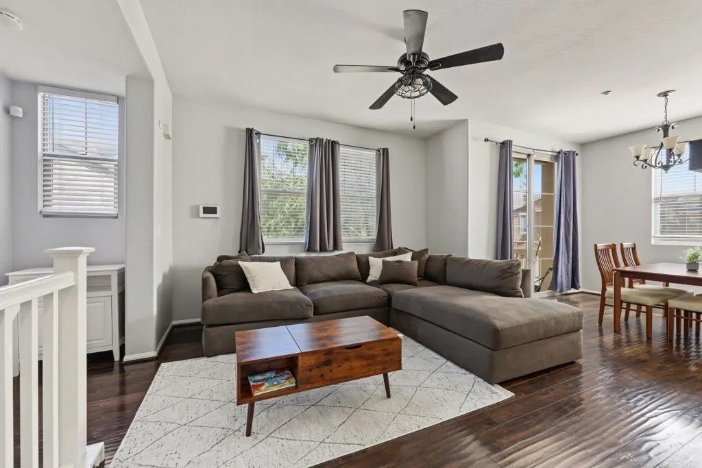 1812 Olive Green Street 1