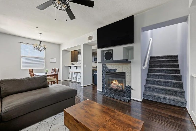 1812 Olive Green Street 1