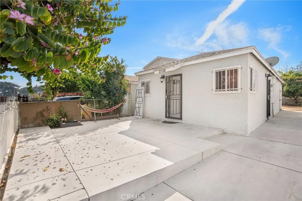 2106 E 113th
