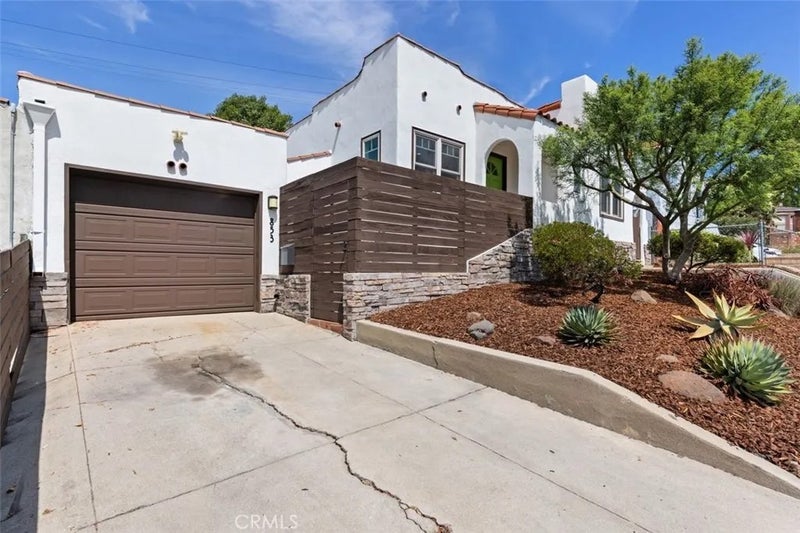 853 Banks Court Drive