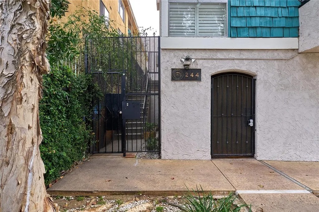 244 S La Fayette Park 301