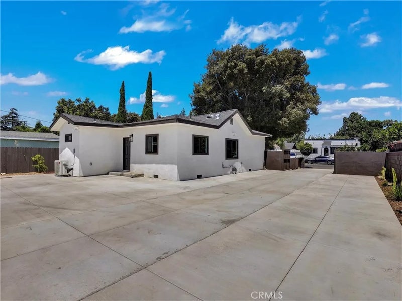 1050 W Chestnut Avenue