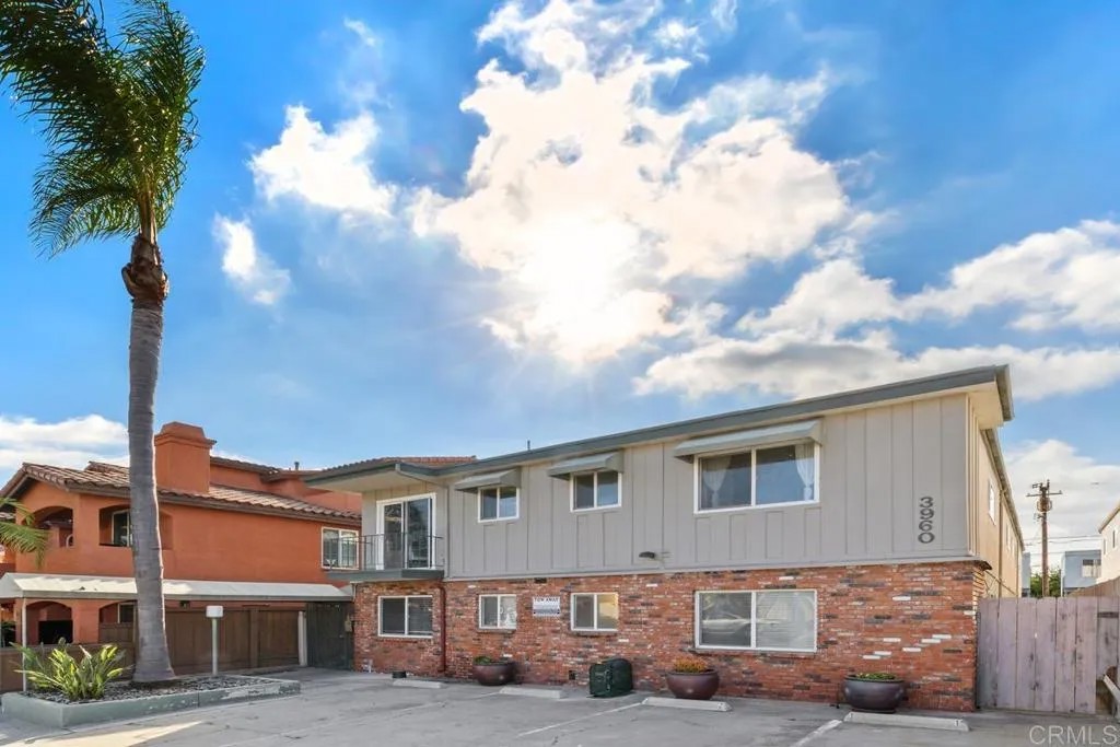 3960 Arizona Street 1