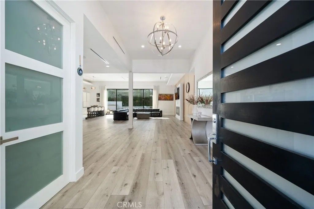 Photo of 5631 Wilhelmina Avenue, Woodland Hills, CA 91367 (MLS # SR26014408)