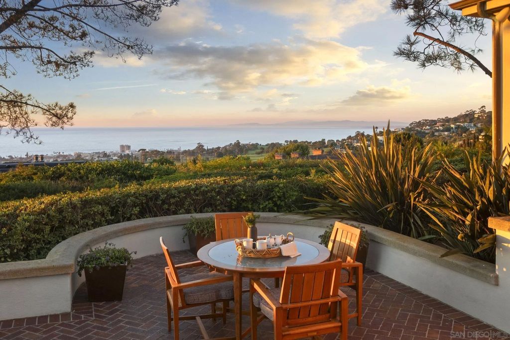 Photo of 1515 El Camino Del Teatro, La Jolla, CA 92037 (MLS # 260004089)