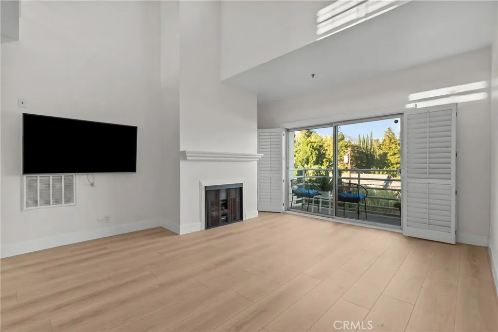 2905 Montrose Avenue 610