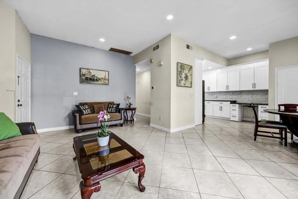20920 COMMUNITY Street 7