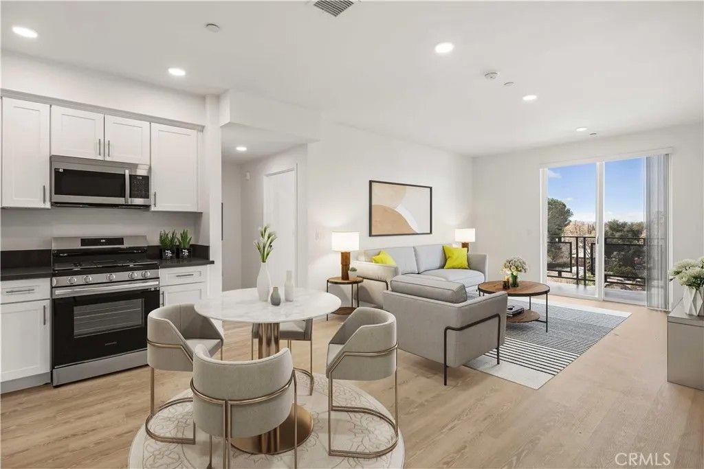 Photo of 11714 Archwood Street #301, North Hollywood, CA 91606 (MLS # SR26080405)