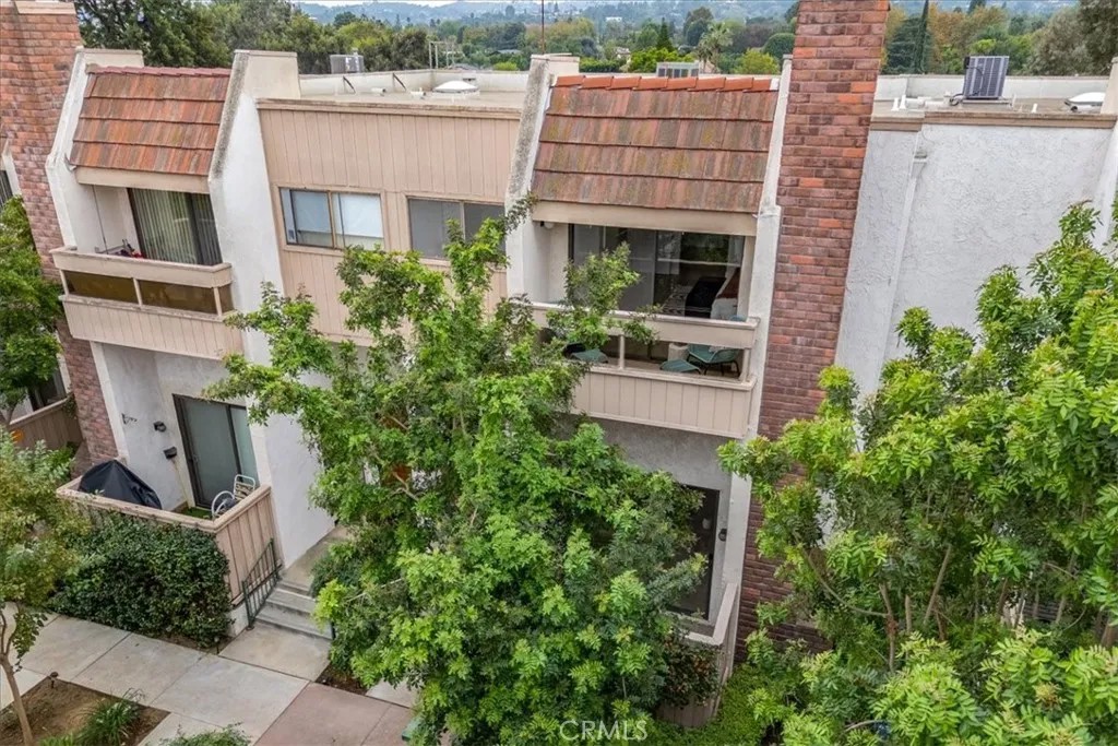 17150 Burbank Boulevard 25