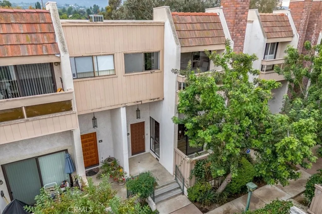 17150 Burbank Boulevard 25