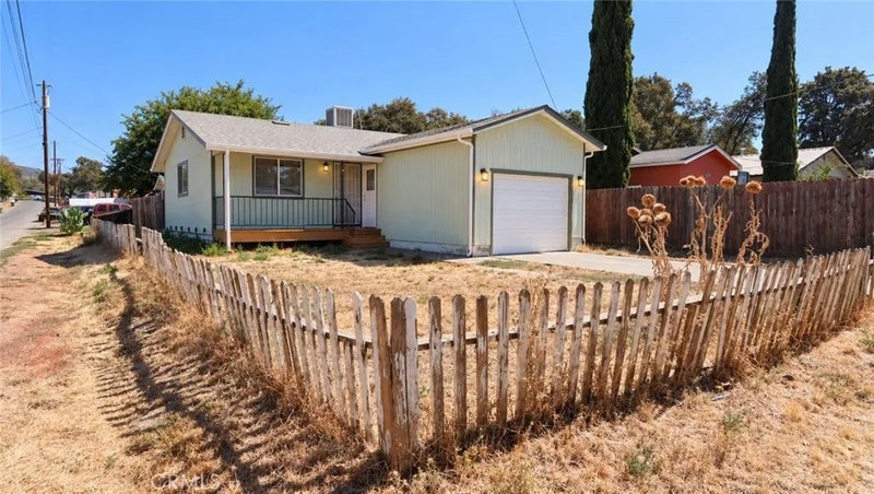 3910 Vista Robles Way