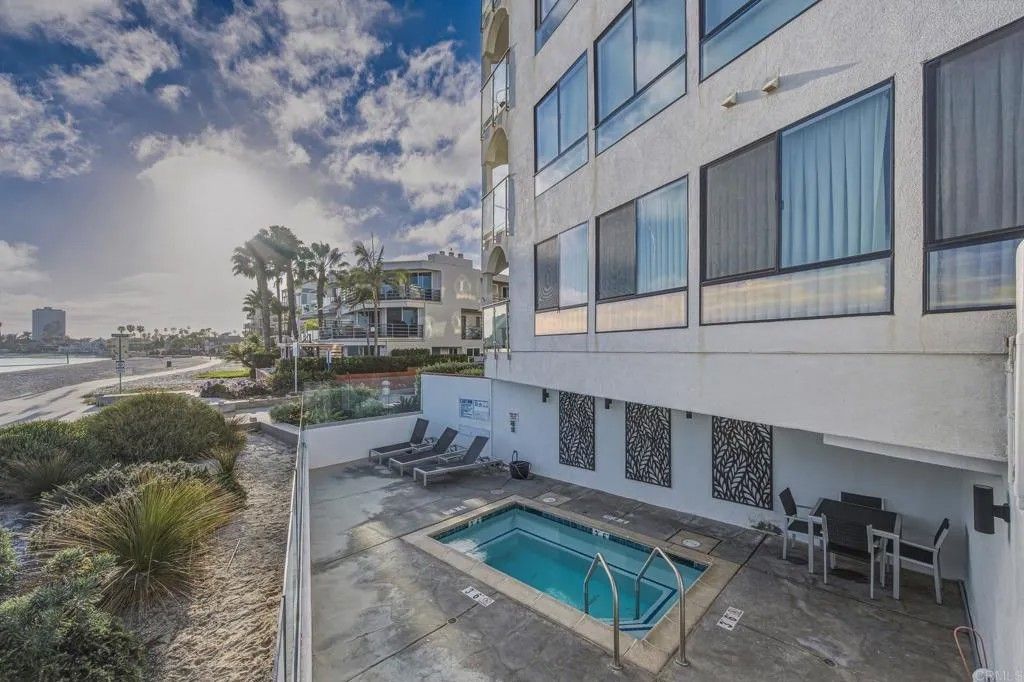 Photo of 4007 Everts Street #4D, San Diego, CA 92109 (MLS # PTP2602609)