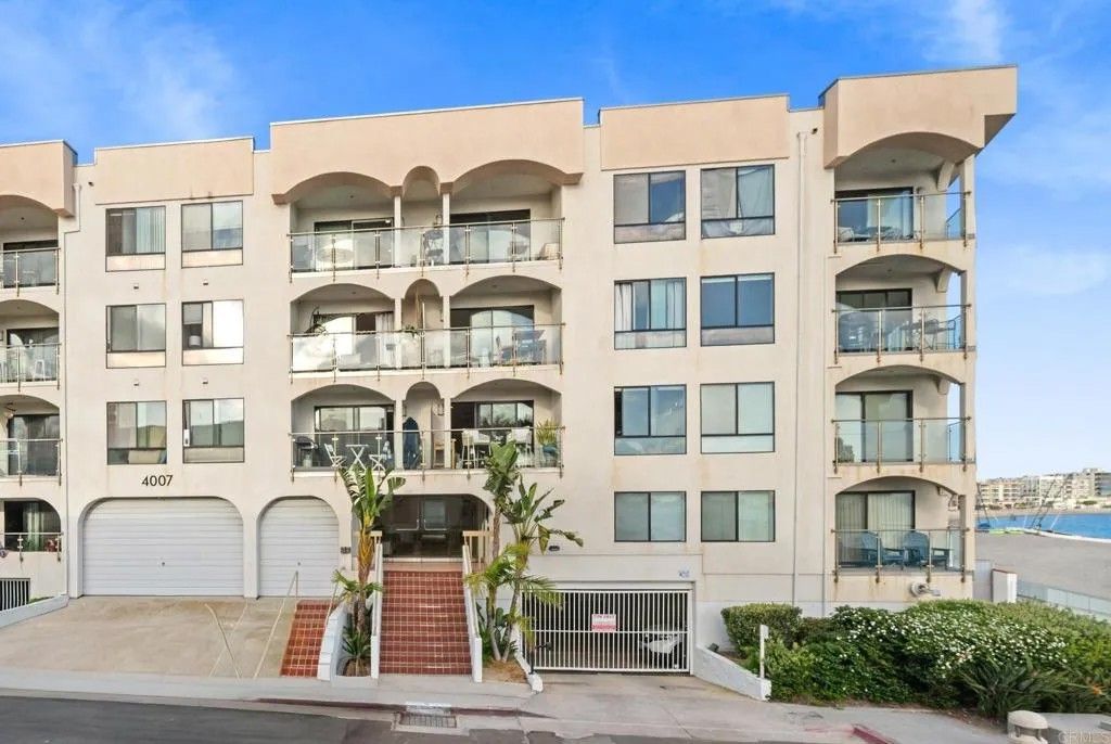 Photo of 4007 Everts Street #4D, San Diego, CA 92109 (MLS # PTP2602609)