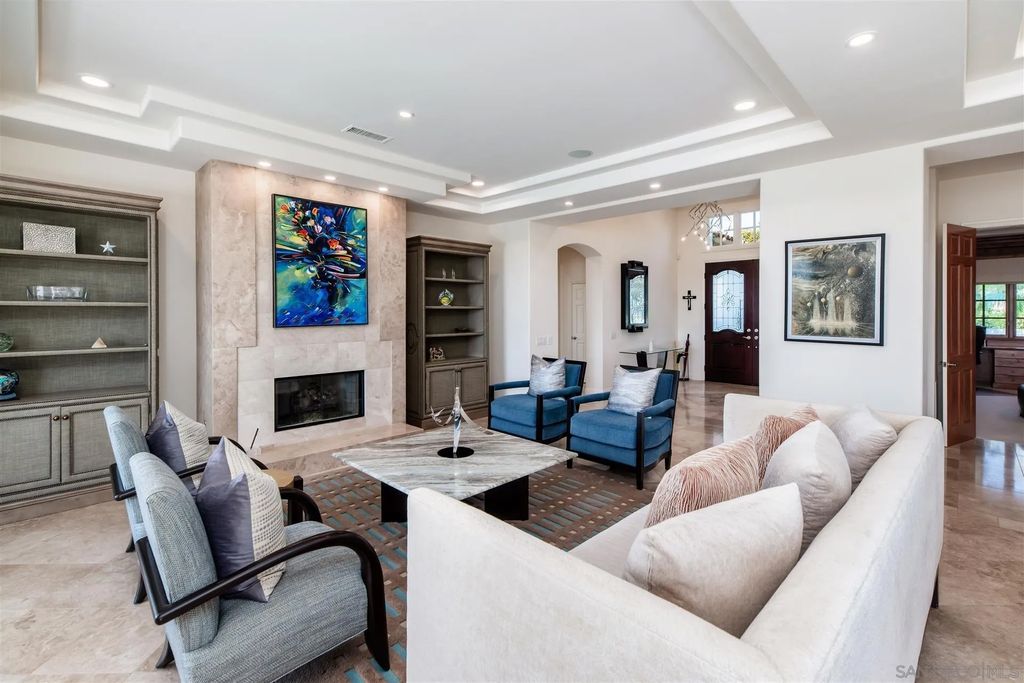 Photo of 2023 Via Ladeta, La Jolla, CA 92037 (MLS # 250040818)