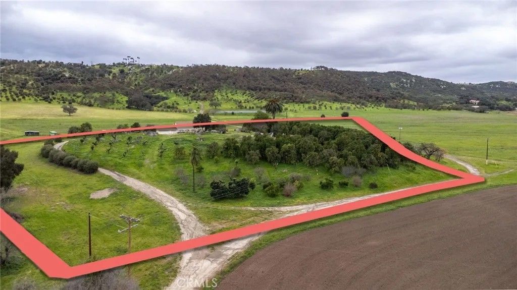 Photo of 15300 Round Tree, Valley Center, CA 92082 (MLS # OC26041016)