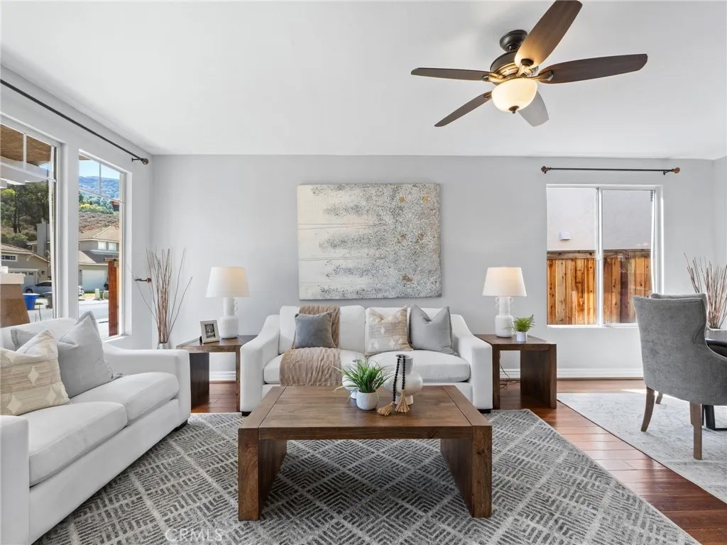 3323 Avocado Vista