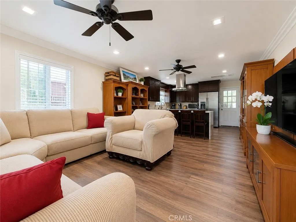2714 E Harrison