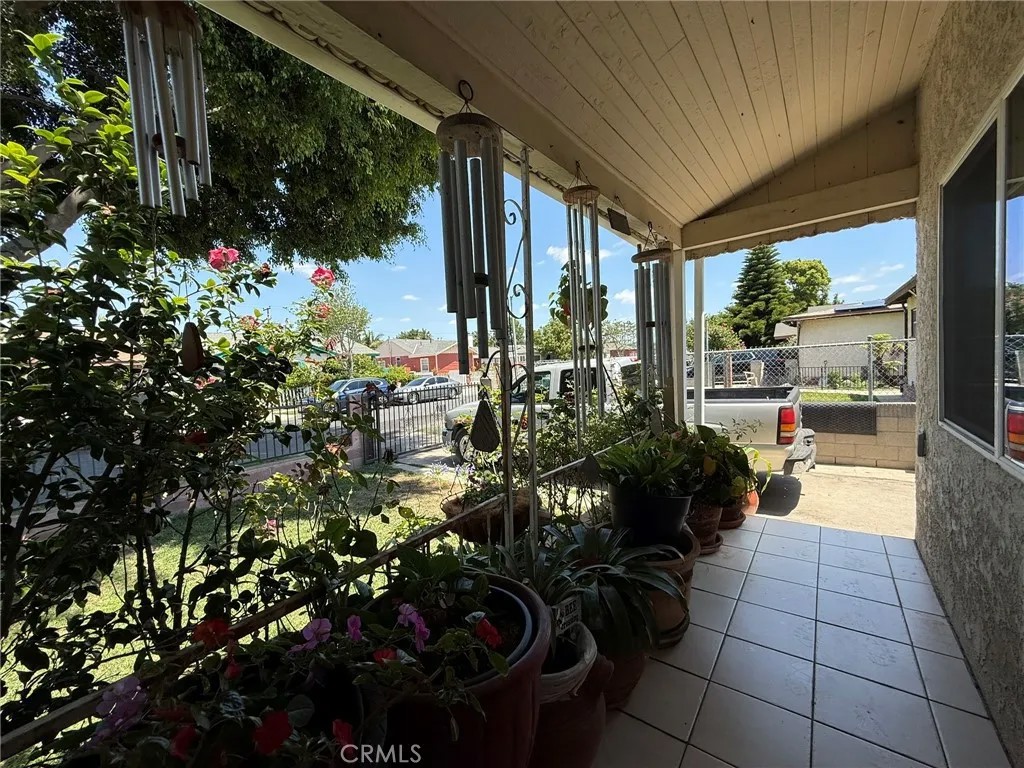 2714 E Harrison