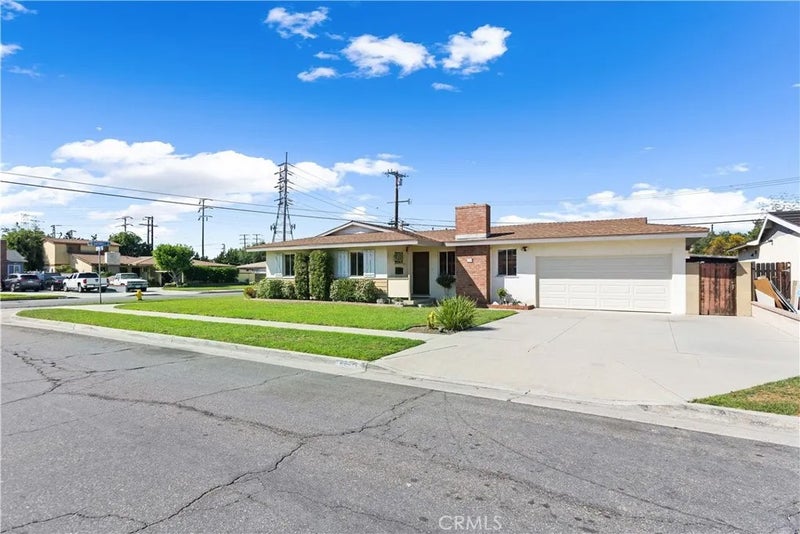 8805 Stardust Lane