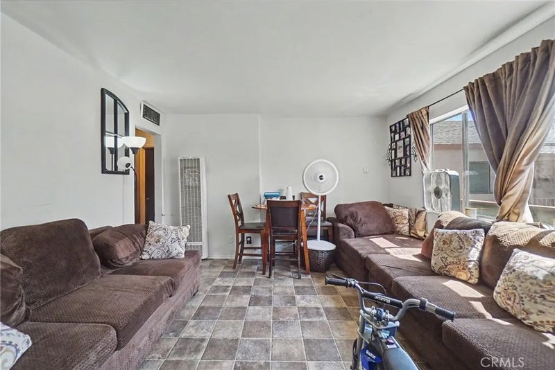 3249 E 4th Street