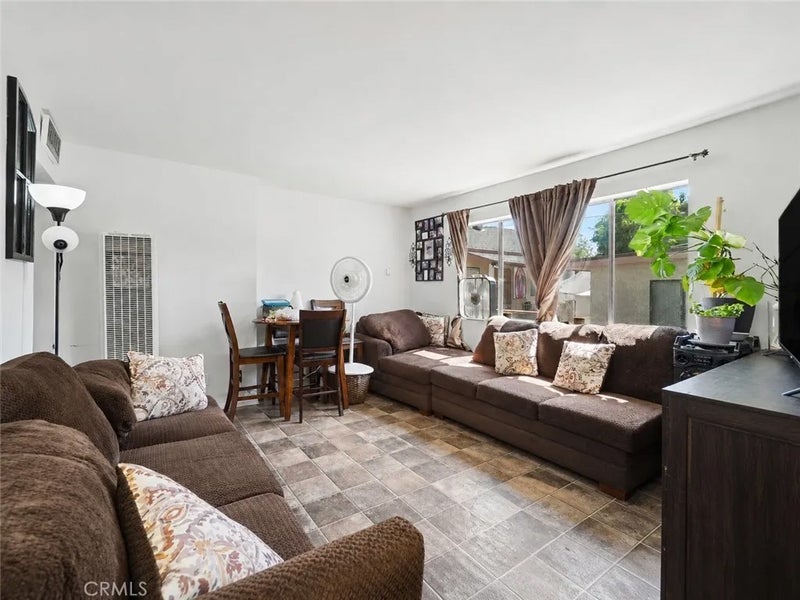 3249 E 4th Street