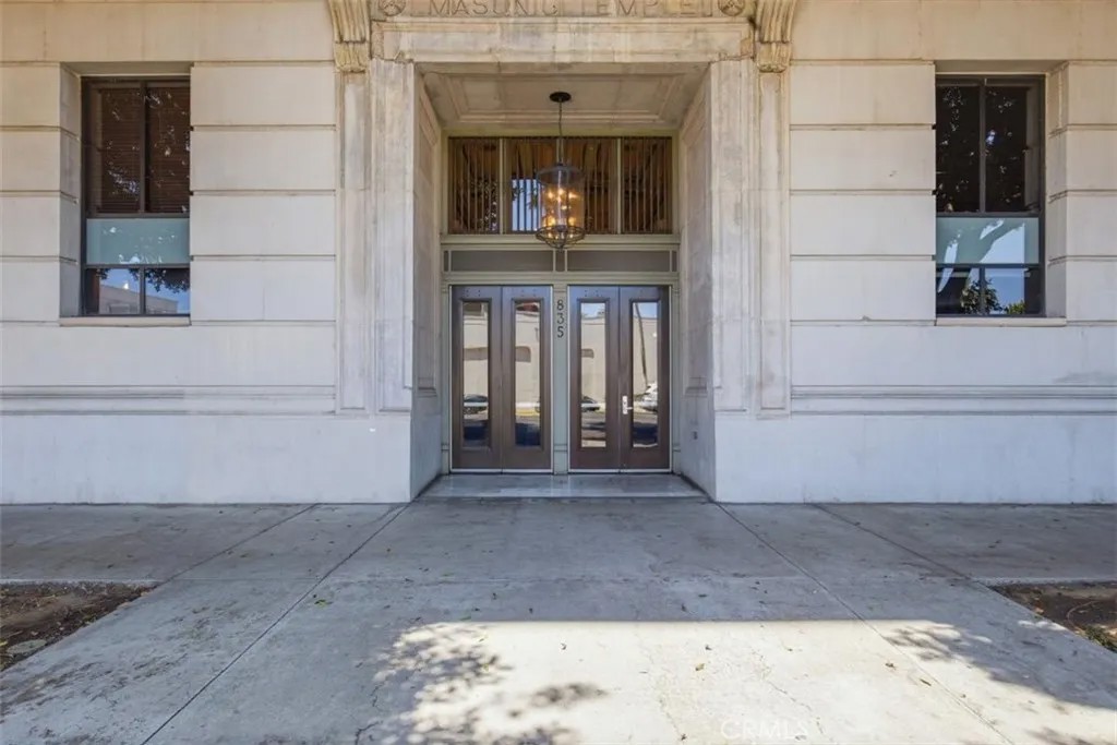 835 Locust Avenue 317