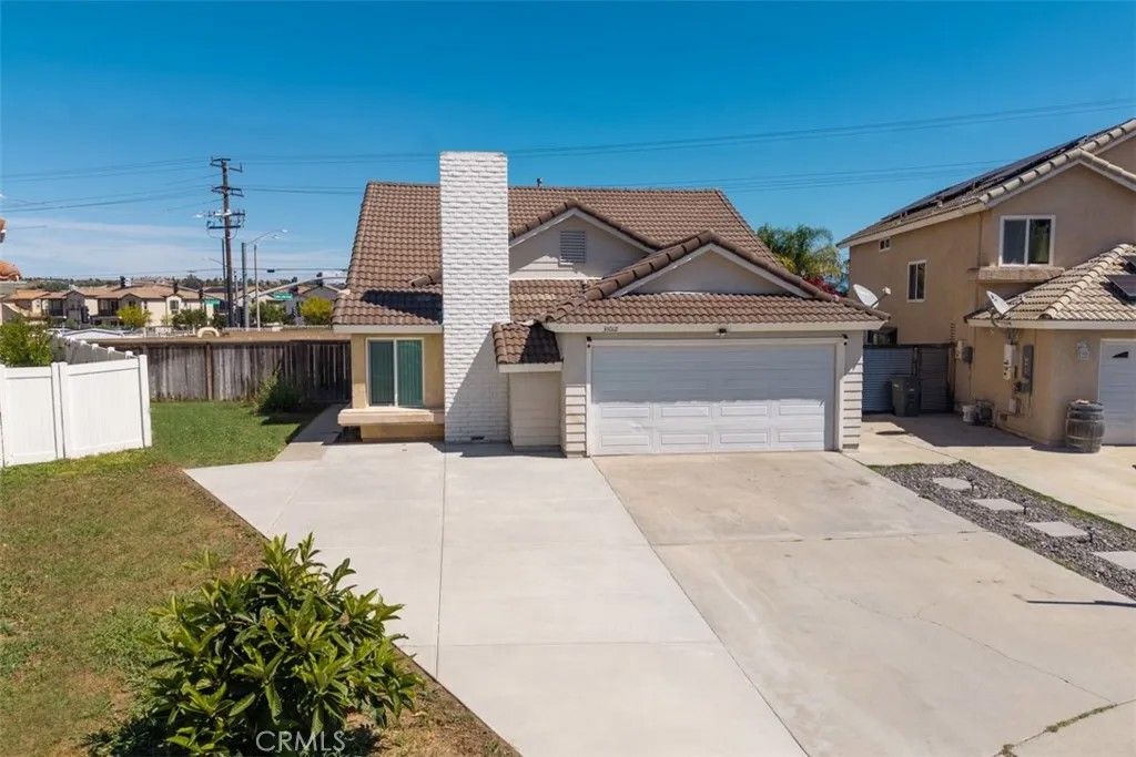 Photo of 31012 Dulce Court, Temecula, CA 92592 (MLS # SW26078274)