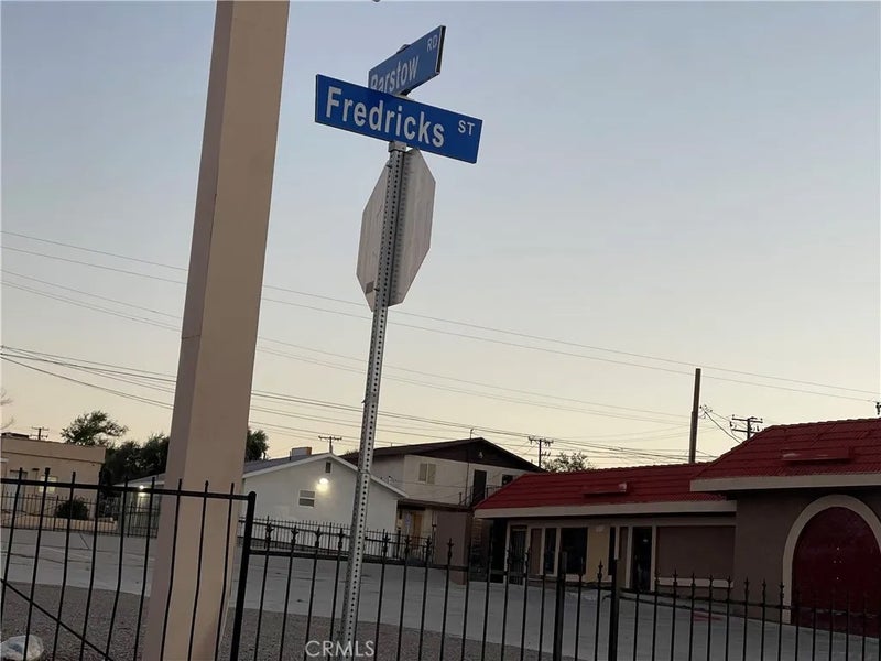 226 E Fredricks