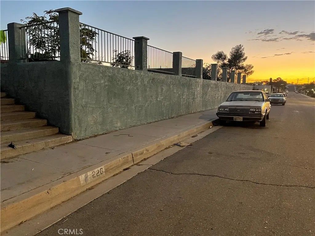 Photo of 226 E Fredricks St, Barstow, CA 92311 (MLS # SR25272263)