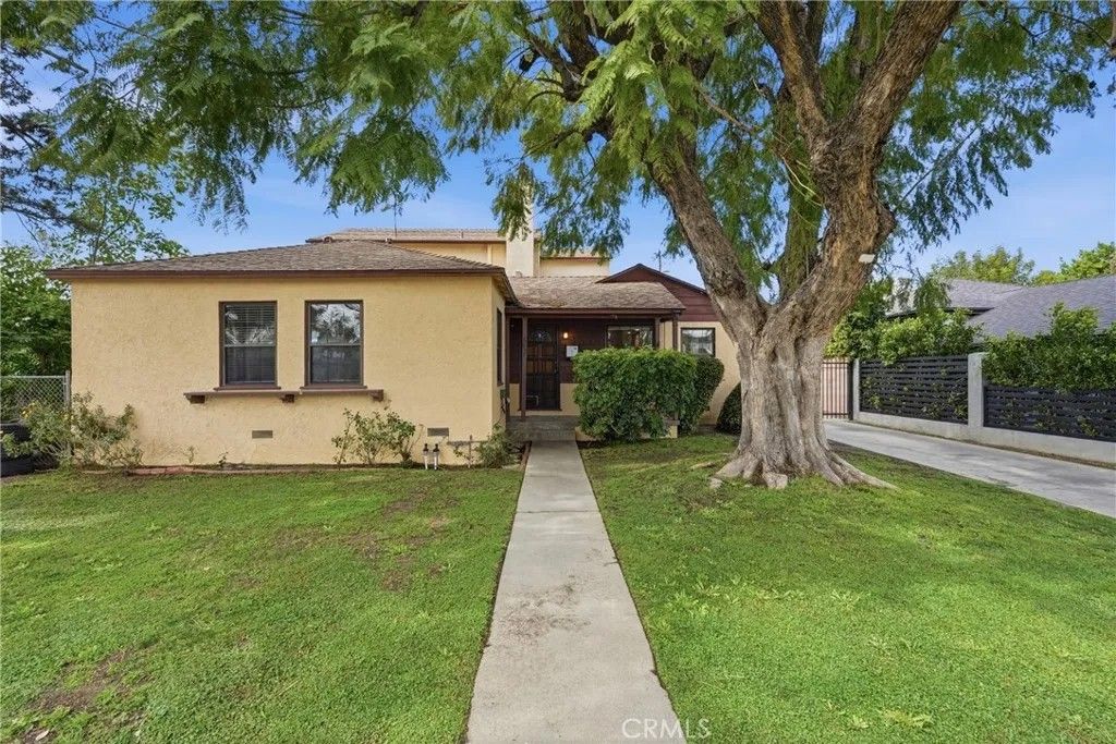 Photo of 6637 Balcom Ave, Reseda, CA 91335 (MLS # SR26039491)