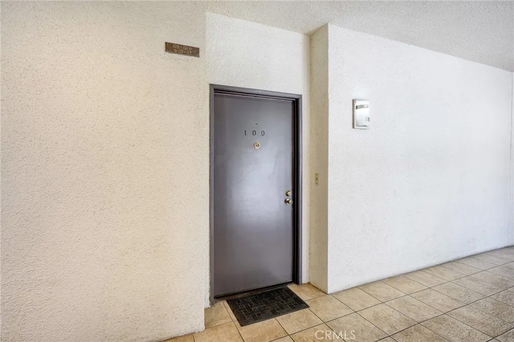 1305 N Columbus Avenue 109