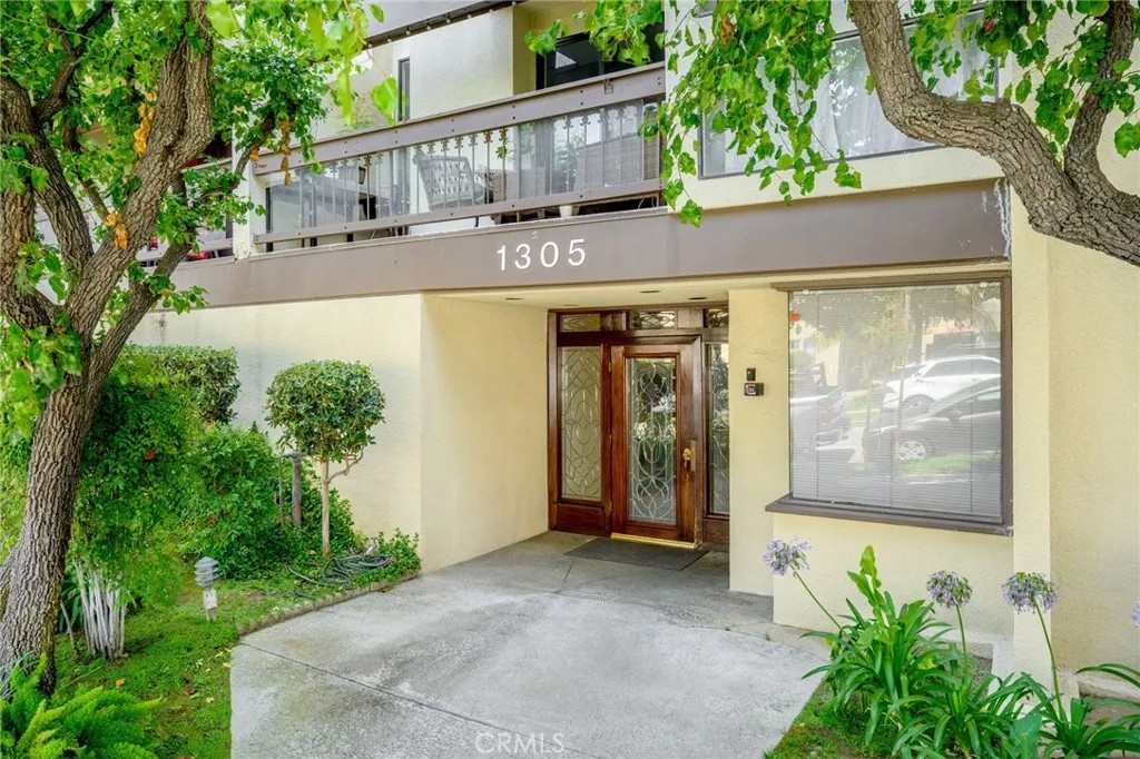 1305 N Columbus Avenue 109