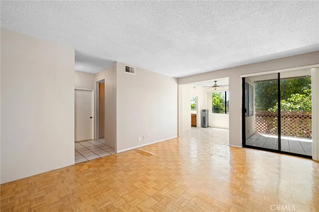 1305 N Columbus Avenue 109