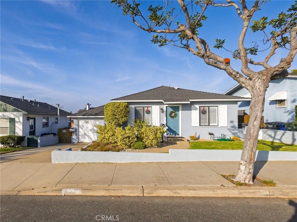 Photo of 623 E Grand Avenue, El Segundo, CA 90245 (MLS # SB25277556)