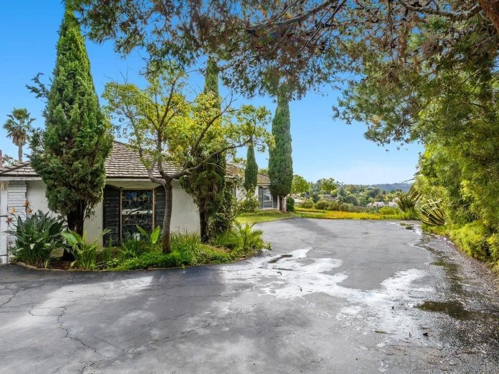 Photo of 16574 Zumaque St, Rancho Santa Fe, CA 92067 (MLS # 250035974)