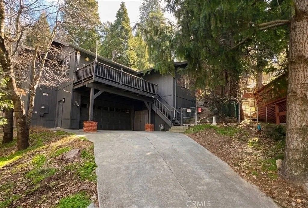 Photo of 23095 Hemlock Ln, Crestline, CA 92325 (MLS # OC26049575)