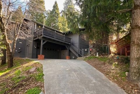 Photo of 23095 Hemlock Ln, Crestline, CA 92325 (MLS # OC26049575)