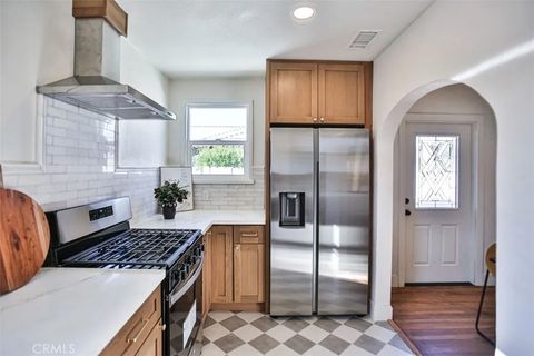 Tiny photo for 6851 Coachella Ave, Long Beach, CA 90805 (MLS # OC25239053)
