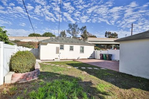 Tiny photo for 6851 Coachella Ave, Long Beach, CA 90805 (MLS # OC25239053)