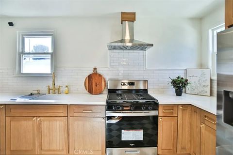 Tiny photo for 6851 Coachella Ave, Long Beach, CA 90805 (MLS # OC25239053)