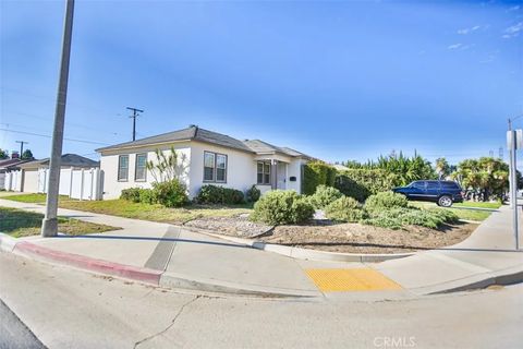 Tiny photo for 6851 Coachella Ave, Long Beach, CA 90805 (MLS # OC25239053)