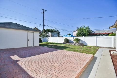 Tiny photo for 6851 Coachella Ave, Long Beach, CA 90805 (MLS # OC25239053)
