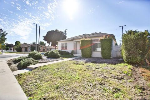 Tiny photo for 6851 Coachella Ave, Long Beach, CA 90805 (MLS # OC25239053)