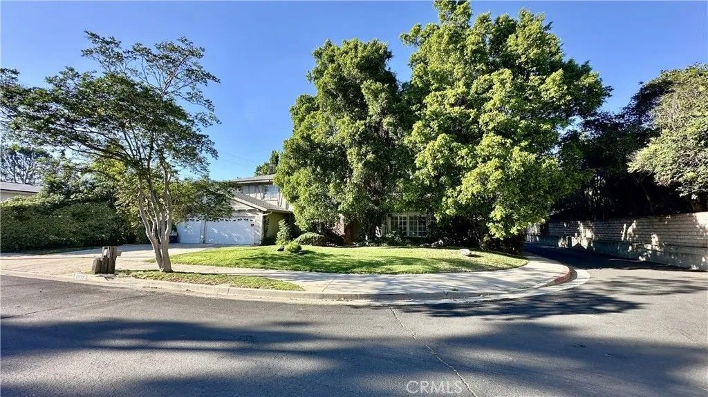 Photo of 17331 Labrador Street, Northridge, CA 91325 (MLS # SR26060490)