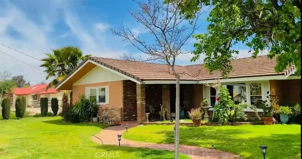 Photo of 28771 Lakeview Ave, Nuevo, CA 92567 (MLS # CV26087822)