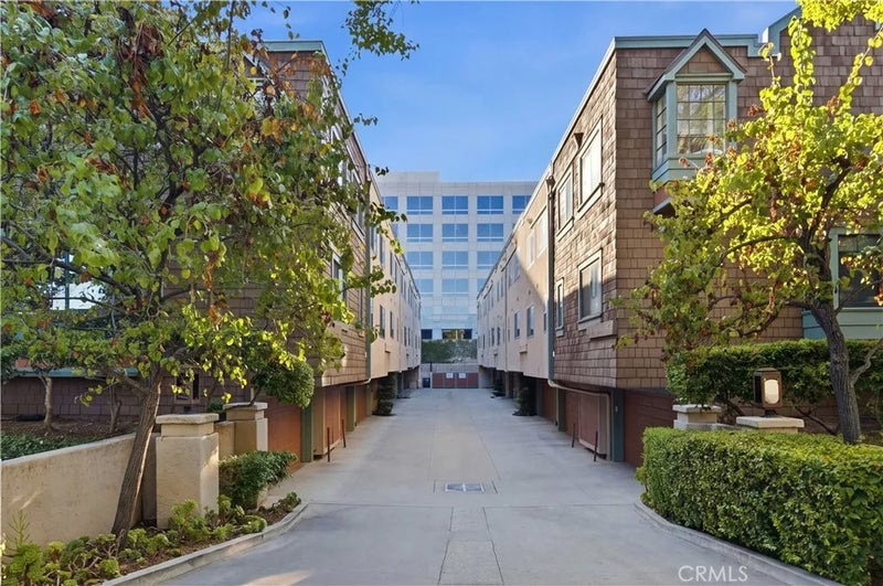 209 S Oakland
