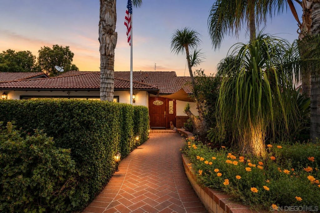 Photo of 2481 Northmoor Dr, Corona, CA 92882 (MLS # 260013538)